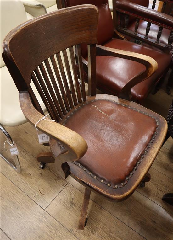 An Edwardian oak swivel desk chair